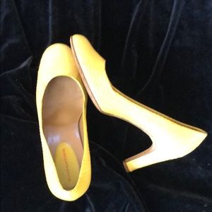 Italian leather yellow pump